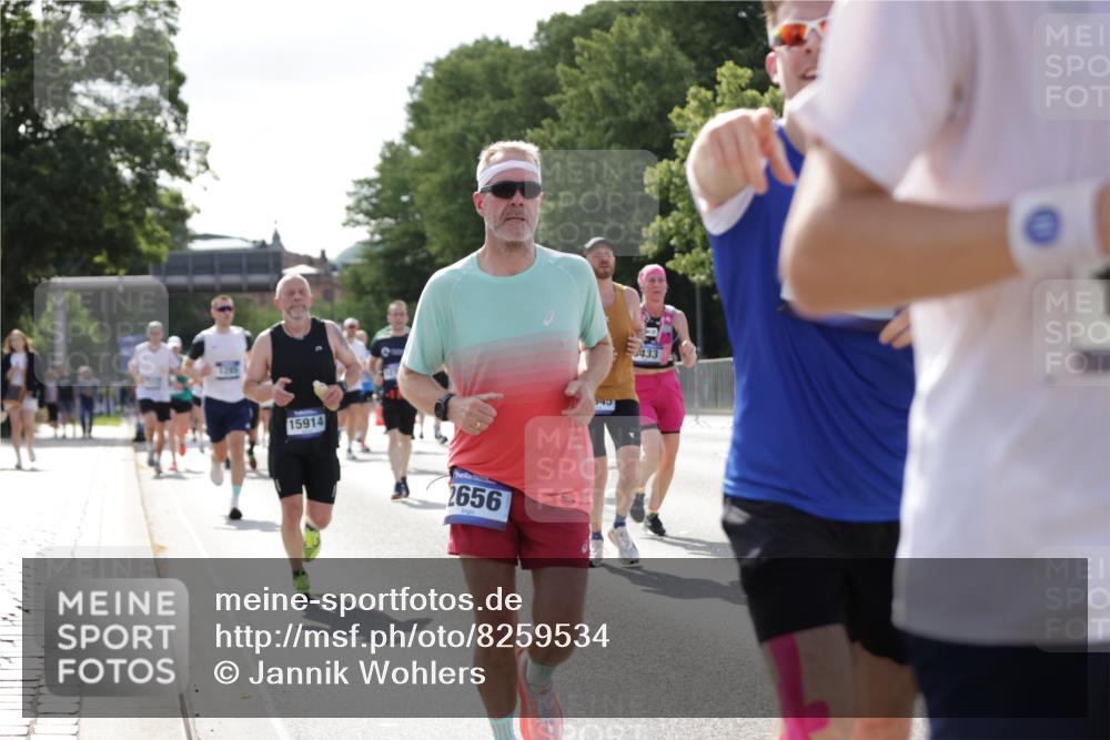 29.06.2025 - hella hamburg halbmarathon Jannik Wohlers http://msf.ph/oto/8259534 29.06.2025 09:58:01 Lombardsbrücke 1190, 1285, 1815, 2029, 2034, 2656, 3041, 3097, 3819, 3859, 4903, 5093, 5259, 5378, 5721, 5894, 6272, 6433, 6897, 7856, 7896, 8154, 8311, 8393, 8590, 8825, 9012, 9057, 9562, 9656, 10084, 11214, 11607, 11791, 11870, 12632, 12633, 12735, 12761, 13033, 13536, 14323, 14365, 14626, 14678, 14805, 14845, 15389, 15914, 16176, 16213, 16409, 16653, 16879, 16924, 17176, 17415, 18551, 18799, 18810, 18867, 19244 meine-sportfotos.de