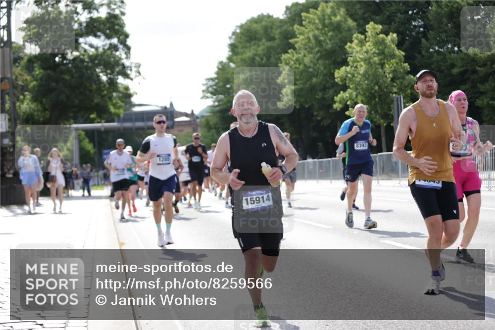 29.06.2025 - hella hamburg halbmarathon Jannik Wohlers http://msf.ph/oto/8259566 29.06.2025 09:58:03 Lombardsbrücke 1190, 1285, 1815, 2029, 2034, 2518, 2656, 3041, 3097, 3819, 3859, 4152, 4903, 5093, 5259, 5378, 5721, 5894, 6272, 6433, 6592, 6897, 7856, 7896, 8154, 8311, 8393, 8590, 8825, 9012, 9057, 9562, 9656, 10084, 11214, 11870, 12632, 12633, 12735, 12761, 13033, 13470, 13536, 14266, 14323, 14365, 14626, 14678, 14805, 14845, 15389, 15523, 15914, 16176, 16213, 16409, 16653, 16830, 16879, 16924, 17348, 18551, 18799, 18810, 18867, 19244 meine-sportfotos.de
