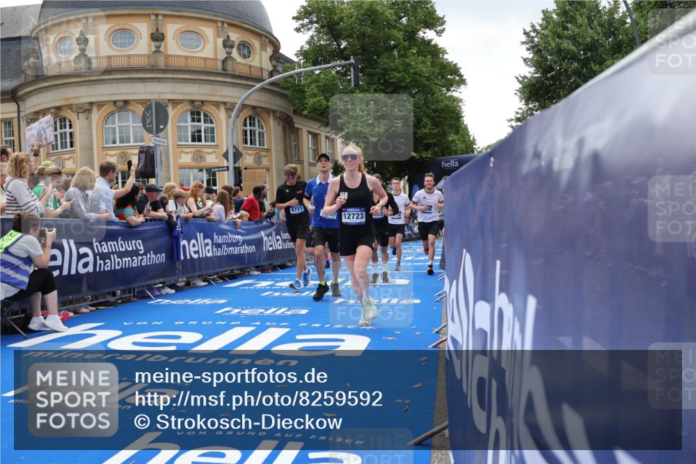 29.06.2025 - hella hamburg halbmarathon Strokosch-Dieckow http://msf.ph/oto/8259592 29.06.2025 10:43:06 Ziel 1675, 4229, 6721, 7026, 7093, 7451, 8218, 9364, 9833, 10251, 10469, 11177, 12153, 12657, 12723, 12776, 12839, 15255, 15706, 17177, 18304, 19038 meine-sportfotos.de
