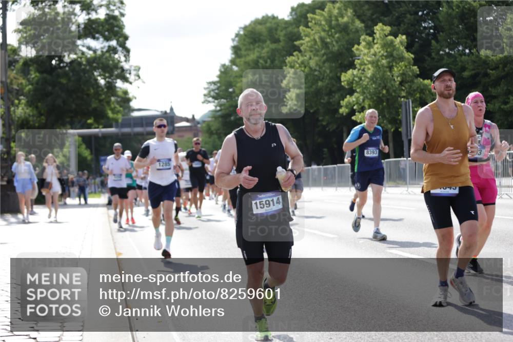 29.06.2025 - hella hamburg halbmarathon Jannik Wohlers http://msf.ph/oto/8259601 29.06.2025 09:58:03 Lombardsbrücke 1190, 1285, 1815, 2029, 2034, 2518, 2656, 3041, 3097, 3819, 3859, 4152, 4903, 5093, 5259, 5378, 5721, 5894, 6272, 6433, 6592, 6897, 7856, 7896, 8154, 8311, 8393, 8590, 8825, 9012, 9057, 9562, 9656, 10084, 11214, 11870, 12632, 12633, 12735, 12761, 13033, 13470, 13536, 14266, 14323, 14365, 14626, 14678, 14805, 14845, 15389, 15523, 15914, 16176, 16213, 16409, 16653, 16830, 16879, 16924, 17348, 18551, 18799, 18810, 18867, 19244 meine-sportfotos.de