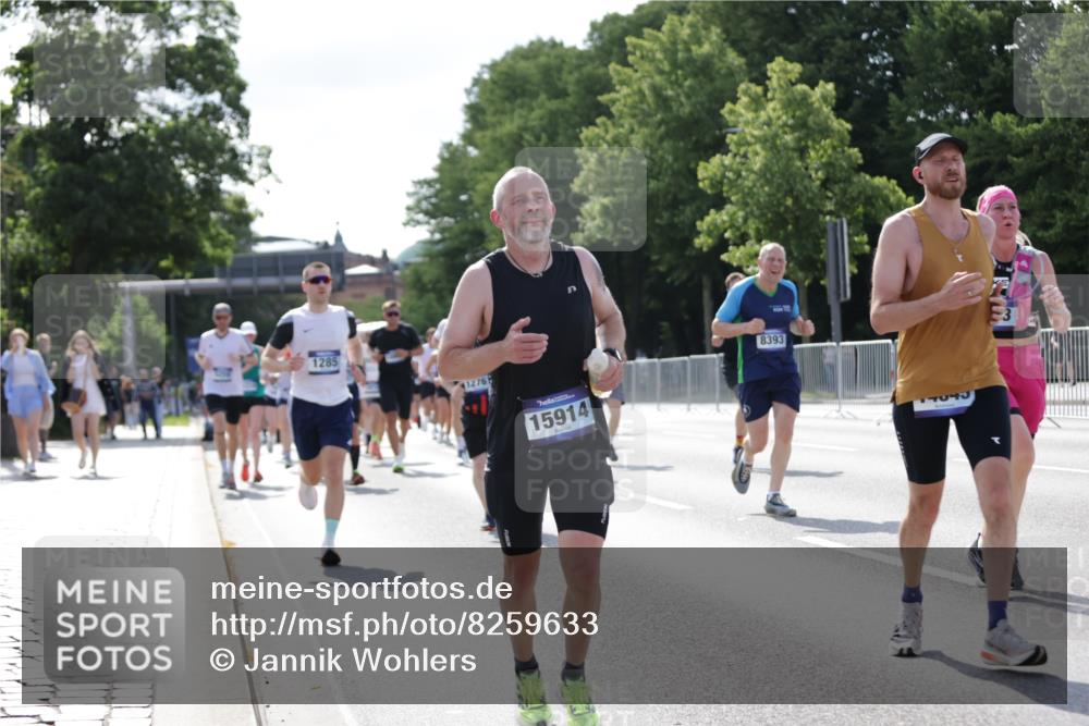 29.06.2025 - hella hamburg halbmarathon Jannik Wohlers http://msf.ph/oto/8259633 29.06.2025 09:58:03 Lombardsbrücke 1190, 1285, 1815, 2029, 2034, 2518, 2656, 3041, 3097, 3819, 3859, 4152, 4903, 5093, 5259, 5378, 5721, 5894, 6272, 6433, 6592, 6897, 7856, 7896, 8154, 8311, 8393, 8590, 8825, 9012, 9057, 9562, 9656, 10084, 11214, 11870, 12632, 12633, 12735, 12761, 13033, 13470, 13536, 14266, 14323, 14365, 14626, 14678, 14805, 14845, 15389, 15523, 15914, 16176, 16213, 16409, 16653, 16830, 16879, 16924, 17348, 18551, 18799, 18810, 18867, 19244 meine-sportfotos.de
