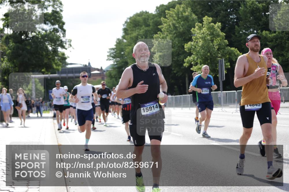 29.06.2025 - hella hamburg halbmarathon Jannik Wohlers http://msf.ph/oto/8259671 29.06.2025 09:58:03 Lombardsbrücke 1190, 1285, 1815, 2029, 2034, 2518, 2656, 3041, 3097, 3819, 3859, 4152, 4903, 5093, 5259, 5378, 5721, 5894, 6272, 6433, 6592, 6897, 7856, 7896, 8154, 8311, 8393, 8590, 8825, 9012, 9057, 9562, 9656, 10084, 11214, 11870, 12632, 12633, 12735, 12761, 13033, 13470, 13536, 14266, 14323, 14365, 14626, 14678, 14805, 14845, 15389, 15523, 15914, 16176, 16213, 16409, 16653, 16830, 16879, 16924, 17348, 18551, 18799, 18810, 18867, 19244 meine-sportfotos.de