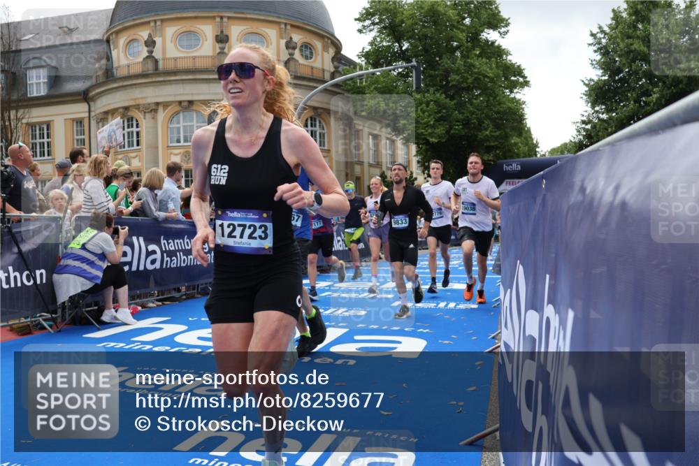 29.06.2025 - hella hamburg halbmarathon Strokosch-Dieckow http://msf.ph/oto/8259677 29.06.2025 10:43:07 Ziel 1675, 4229, 6721, 7026, 7093, 7451, 9833, 10251, 10469, 11177, 12153, 12657, 12723, 12776, 12839, 15255, 15706, 17177, 18304, 19038 meine-sportfotos.de