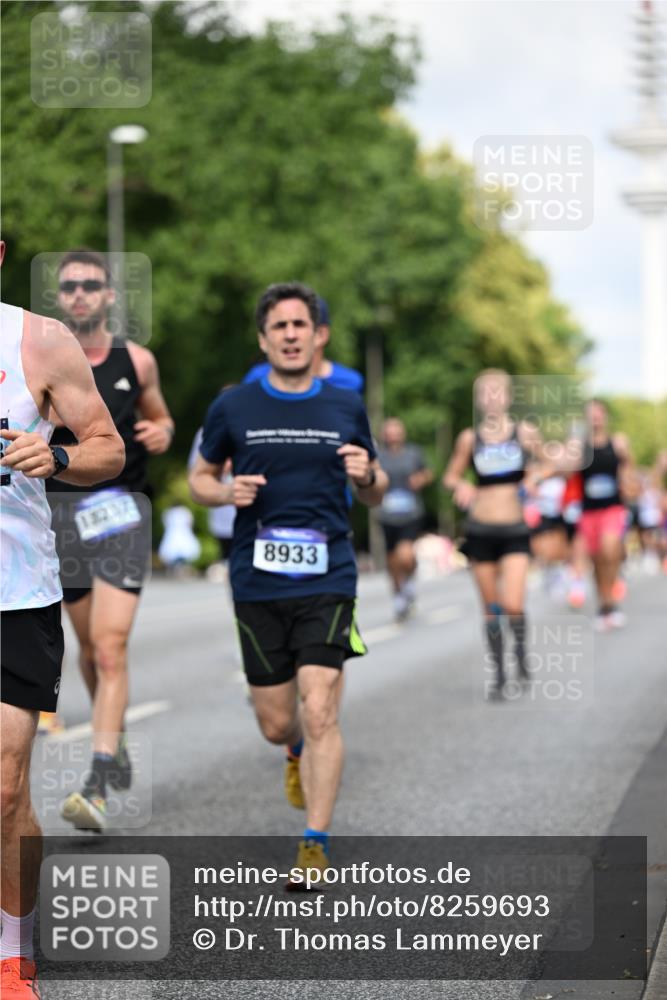 29.06.2025 - hella hamburg halbmarathon Dr. Thomas Lammeyer http://msf.ph/oto/8259693 29.06.2025 09:52:03 Kennedybrücke 1290, 1505, 1710, 2262, 2399, 3480, 4062, 4359, 4381, 5003, 5307, 5554, 5709, 6993, 7152, 7154, 8121, 8571, 8933, 9403, 10404, 10852 meine-sportfotos.de