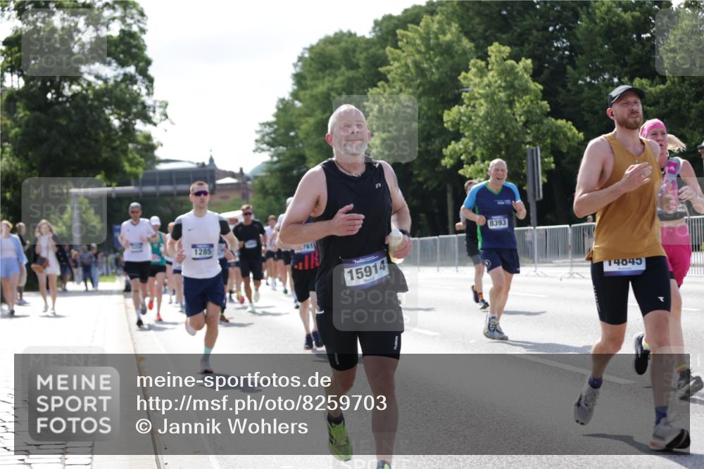 29.06.2025 - hella hamburg halbmarathon Jannik Wohlers http://msf.ph/oto/8259703 29.06.2025 09:58:03 Lombardsbrücke 1190, 1285, 1815, 2029, 2034, 2518, 2656, 3041, 3097, 3819, 3859, 4152, 4903, 5093, 5259, 5378, 5721, 5894, 6272, 6433, 6592, 6897, 7856, 7896, 8154, 8311, 8393, 8590, 8825, 9012, 9057, 9562, 9656, 10084, 11214, 11870, 12632, 12633, 12735, 12761, 13033, 13470, 13536, 14266, 14323, 14365, 14626, 14678, 14805, 14845, 15389, 15523, 15914, 16176, 16213, 16409, 16653, 16830, 16879, 16924, 17348, 18551, 18799, 18810, 18867, 19244 meine-sportfotos.de