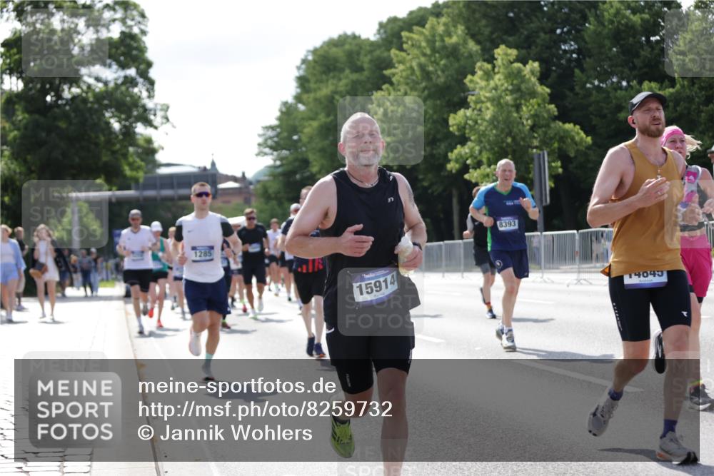29.06.2025 - hella hamburg halbmarathon Jannik Wohlers http://msf.ph/oto/8259732 29.06.2025 09:58:03 Lombardsbrücke 1190, 1285, 1815, 2029, 2034, 2518, 2656, 3041, 3097, 3819, 3859, 4152, 4903, 5093, 5259, 5378, 5721, 5894, 6272, 6433, 6592, 6897, 7856, 7896, 8154, 8311, 8393, 8590, 8825, 9012, 9057, 9562, 9656, 10084, 11214, 11870, 12632, 12633, 12735, 12761, 13033, 13470, 13536, 14266, 14323, 14365, 14626, 14678, 14805, 14845, 15389, 15523, 15914, 16176, 16213, 16409, 16653, 16830, 16879, 16924, 17348, 18551, 18799, 18810, 18867, 19244 meine-sportfotos.de