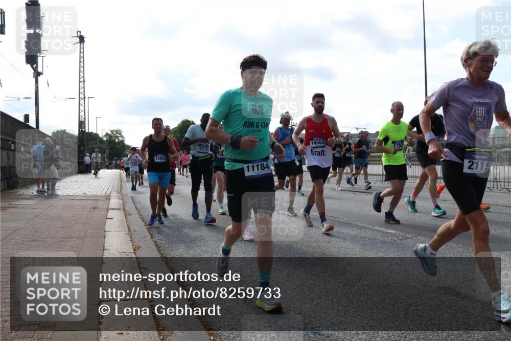 29.06.2025 - hella hamburg halbmarathon Lena Gebhardt http://msf.ph/oto/8259733 29.06.2025 09:57:01 Lombardsbrücke 1327, 1381, 1442, 1460, 1496, 1537, 1628, 1657, 1783, 1833, 1877, 2013, 2025, 2058, 2074, 2111, 2208, 2340, 2378, 2396, 2595, 2814, 2839, 2869, 2878, 3093, 3310, 3575, 3652, 3791, 4065, 4377, 4404, 4635, 4711, 4726, 4770, 4897, 5008, 5013, 5021, 5169, 5194, 5319, 5744, 5839, 6033, 6286, 6377, 6561, 6562, 6631, 6720, 7176, 7177, 7259, 7475, 7918, 8112, 8261, 8313, 8361, 8572, 8587, 8618, 8651, 8661, 8710, 8813, 8863, 8921, 8930, 9060, 9082, 9316, 9497, 9597, 9638 meine-sportfotos.de
