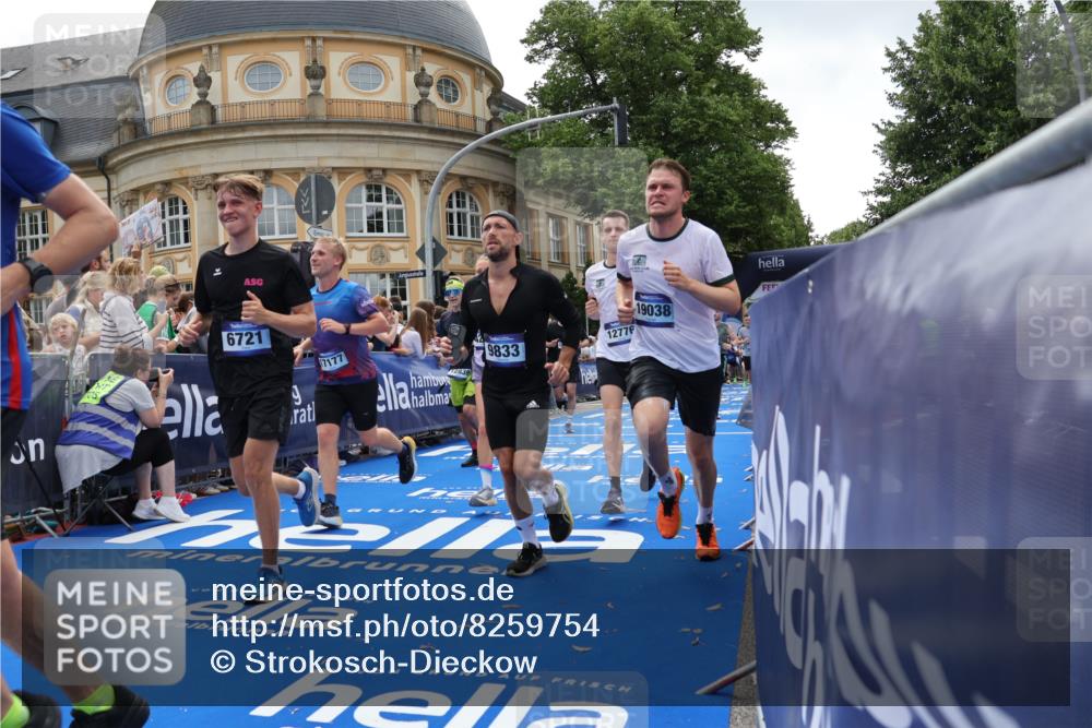 29.06.2025 - hella hamburg halbmarathon Strokosch-Dieckow http://msf.ph/oto/8259754 29.06.2025 10:43:07 Ziel 1675, 4229, 6721, 7026, 7093, 7451, 9833, 10251, 10469, 11177, 12153, 12657, 12723, 12776, 12839, 15255, 15706, 17177, 18304, 19038 meine-sportfotos.de