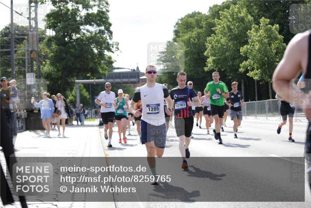 29.06.2025 - hella hamburg halbmarathon Jannik Wohlers http://msf.ph/oto/8259765 29.06.2025 09:58:04 Lombardsbrücke 1190, 1285, 1815, 2029, 2034, 2518, 2656, 3041, 3097, 3819, 3859, 4152, 4903, 5093, 5259, 5378, 5721, 5894, 6272, 6433, 6592, 6759, 6877, 6897, 7856, 7896, 8154, 8311, 8393, 8590, 8825, 9012, 9057, 9562, 9656, 10084, 11214, 11870, 12483, 12632, 12633, 12735, 12761, 13470, 13536, 14266, 14323, 14365, 14626, 14678, 14805, 14845, 15389, 15523, 15914, 16176, 16213, 16409, 16653, 16830, 16879, 16924, 17348, 18551, 18799, 18867, 19244 meine-sportfotos.de