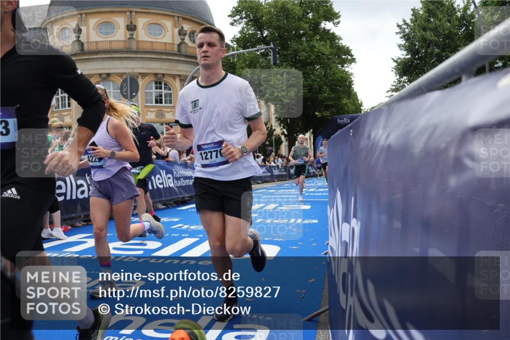 29.06.2025 - hella hamburg halbmarathon Strokosch-Dieckow http://msf.ph/oto/8259827 29.06.2025 10:43:08 Ziel 1675, 4229, 6721, 7026, 7093, 7451, 9833, 10251, 10469, 11177, 12153, 12657, 12723, 12776, 12839, 15255, 15706, 16314, 17177, 18304, 19038 meine-sportfotos.de
