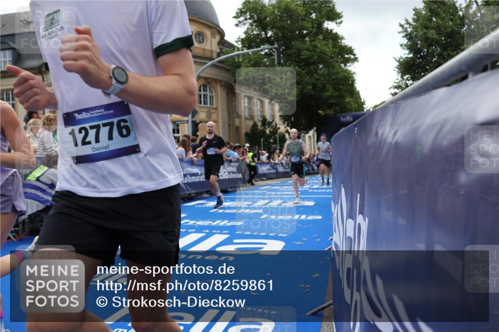 29.06.2025 - hella hamburg halbmarathon Strokosch-Dieckow http://msf.ph/oto/8259861 29.06.2025 10:43:08 Ziel 1675, 4229, 6721, 7026, 7093, 7451, 9833, 10251, 10469, 11177, 12153, 12657, 12723, 12776, 12839, 15255, 15706, 16314, 17177, 18304, 19038 meine-sportfotos.de