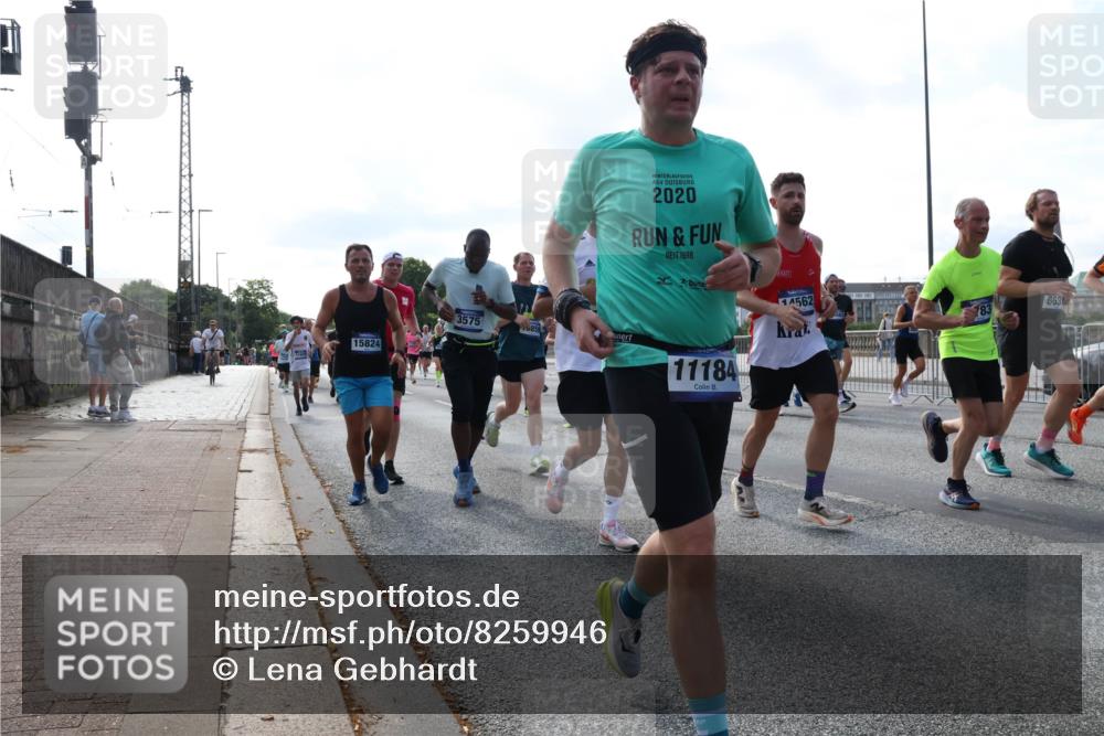 29.06.2025 - hella hamburg halbmarathon Lena Gebhardt http://msf.ph/oto/8259946 29.06.2025 09:57:02 Lombardsbrücke 1327, 1381, 1442, 1460, 1496, 1537, 1657, 1783, 1833, 2013, 2025, 2058, 2074, 2111, 2208, 2340, 2378, 2396, 2595, 2814, 2839, 2869, 2878, 3093, 3310, 3575, 3652, 3791, 4065, 4377, 4404, 4635, 4726, 4770, 4897, 5008, 5013, 5021, 5169, 5194, 5319, 5744, 5839, 6033, 6286, 6377, 6561, 6562, 6631, 6720, 7176, 7177, 7259, 7475, 7918, 8112, 8261, 8313, 8361, 8572, 8587, 8618, 8651, 8661, 8710, 8813, 8863, 8921, 8930, 9060, 9082, 9316, 9497, 9597, 9638 meine-sportfotos.de