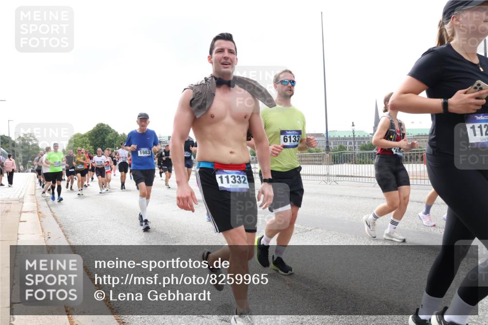 29.06.2025 - hella hamburg halbmarathon Lena Gebhardt http://msf.ph/oto/8259965 29.06.2025 10:45:58 Lombardsbrücke 1004, 1033, 1060, 1085, 1100, 1104, 1421, 1426, 1532, 1555, 1854, 1867, 1868, 1983, 2008, 2398, 2423, 2522, 2550, 2657, 2664, 2773, 2813, 2917, 2951, 2954, 2965, 2973, 3410, 4104, 4223, 4224, 4317, 4388, 4572, 5044, 5635, 5697, 5703, 5769, 5770, 5892, 6133, 6333, 6392, 6623, 7268, 7356, 7605, 7894, 7983, 8745, 9120, 9121, 9129, 9426, 9445, 10030, 10327, 10329, 10367, 10511, 11358, 11361, 11876, 11910, 12507 meine-sportfotos.de