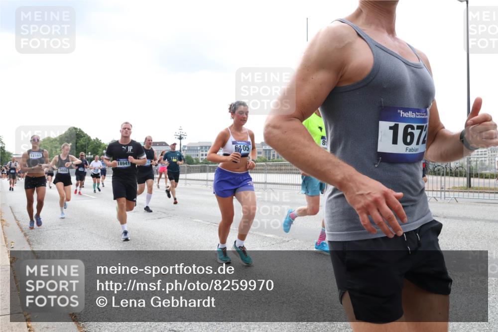29.06.2025 - hella hamburg halbmarathon Lena Gebhardt http://msf.ph/oto/8259970 29.06.2025 10:34:27 Lombardsbrücke 1025, 1672, 1705, 1787, 2023, 2265, 2412, 2464, 2496, 2510, 2511, 2526, 2801, 2933, 3145, 3420, 3829, 3848, 4540, 4807, 4824, 4826, 5453, 5584, 5609, 6034, 6105, 6171, 6329, 6571, 6574, 6843, 7324, 7329, 7386, 7644, 7733, 8277, 8349, 8705, 8965, 9164, 9379, 9448, 9514, 10335, 10360, 10564, 10674, 11245, 11872, 12164, 13957, 15477, 16238, 16311, 16390, 16682, 16919, 17230, 18158, 18941 meine-sportfotos.de