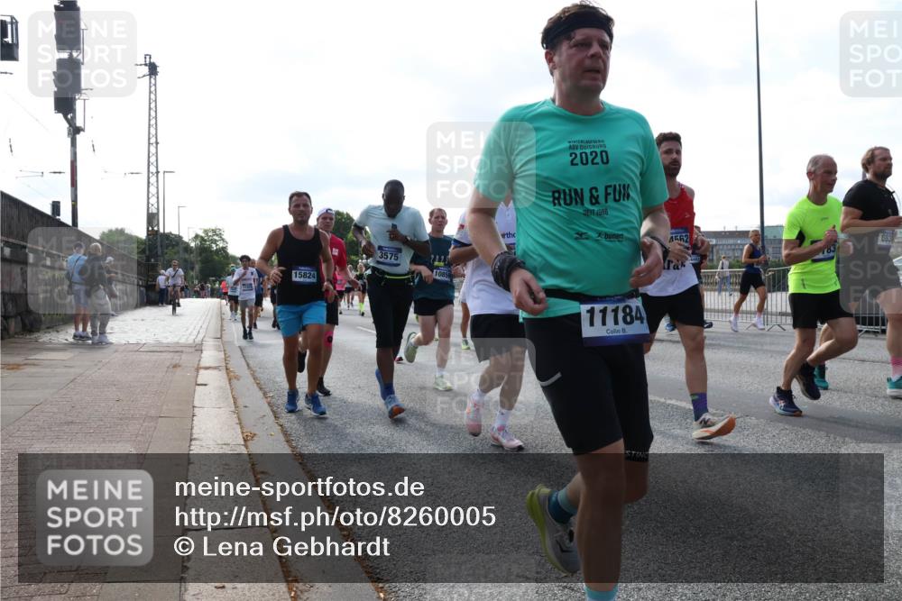 29.06.2025 - hella hamburg halbmarathon Lena Gebhardt http://msf.ph/oto/8260005 29.06.2025 09:57:02 Lombardsbrücke 1327, 1381, 1442, 1460, 1496, 1537, 1657, 1783, 1833, 2013, 2025, 2058, 2074, 2111, 2208, 2340, 2378, 2396, 2595, 2814, 2839, 2869, 2878, 3093, 3310, 3575, 3652, 3791, 4065, 4377, 4404, 4635, 4726, 4770, 4897, 5008, 5013, 5021, 5169, 5194, 5319, 5744, 5839, 6033, 6286, 6377, 6561, 6562, 6631, 6720, 7176, 7177, 7259, 7475, 7918, 8112, 8261, 8313, 8361, 8572, 8587, 8618, 8651, 8661, 8710, 8813, 8863, 8921, 8930, 9060, 9082, 9316, 9497, 9597, 9638 meine-sportfotos.de