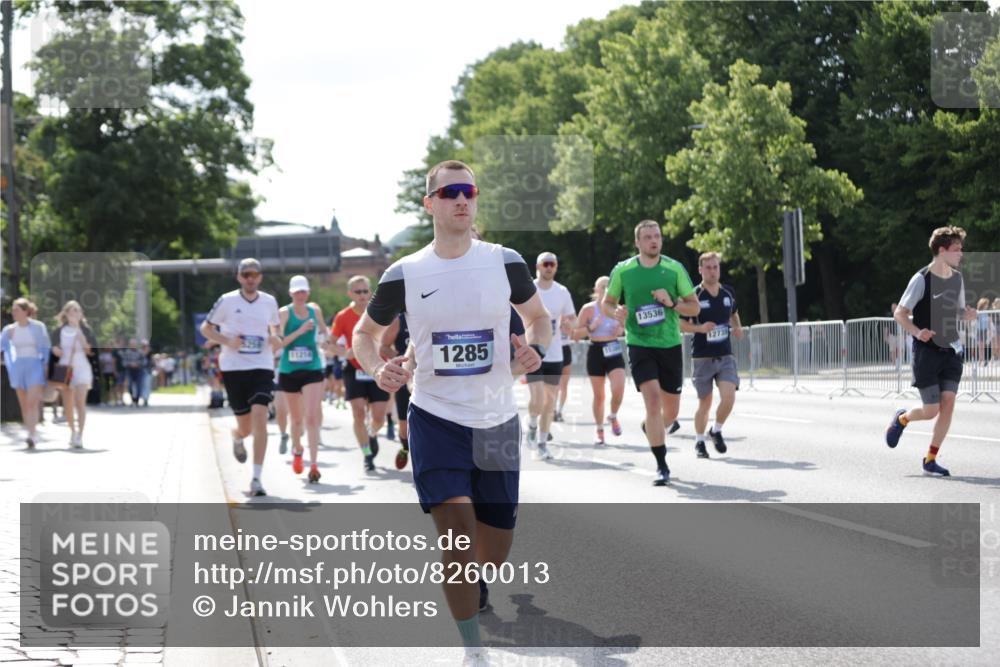 29.06.2025 - hella hamburg halbmarathon Jannik Wohlers http://msf.ph/oto/8260013 29.06.2025 09:58:05 Lombardsbrücke 1285, 1815, 2029, 2034, 2518, 2656, 3041, 3097, 3819, 3859, 4152, 4903, 5259, 5378, 5721, 5894, 6272, 6433, 6592, 6759, 6877, 6897, 7856, 8154, 8311, 8393, 8590, 8825, 9012, 9057, 9562, 9656, 10084, 11214, 11638, 11870, 12483, 12632, 12633, 12735, 12761, 13470, 13536, 14266, 14323, 14365, 14626, 14678, 14805, 14845, 15389, 15523, 15914, 16176, 16213, 16409, 16653, 16830, 16879, 16924, 17346, 17348, 18551, 18799, 18867, 19244 meine-sportfotos.de