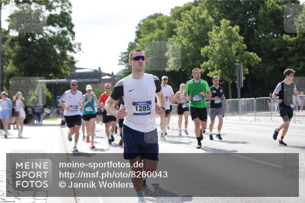29.06.2025 - hella hamburg halbmarathon Jannik Wohlers http://msf.ph/oto/8260043 29.06.2025 09:58:05 Lombardsbrücke 1285, 1815, 2029, 2034, 2518, 2656, 3041, 3097, 3819, 3859, 4152, 4903, 5259, 5378, 5721, 5894, 6272, 6433, 6592, 6759, 6877, 6897, 7856, 8154, 8311, 8393, 8590, 8825, 9012, 9057, 9562, 9656, 10084, 11214, 11638, 11870, 12483, 12632, 12633, 12735, 12761, 13470, 13536, 14266, 14323, 14365, 14626, 14678, 14805, 14845, 15389, 15523, 15914, 16176, 16213, 16409, 16653, 16830, 16879, 16924, 17346, 17348, 18551, 18799, 18867, 19244 meine-sportfotos.de
