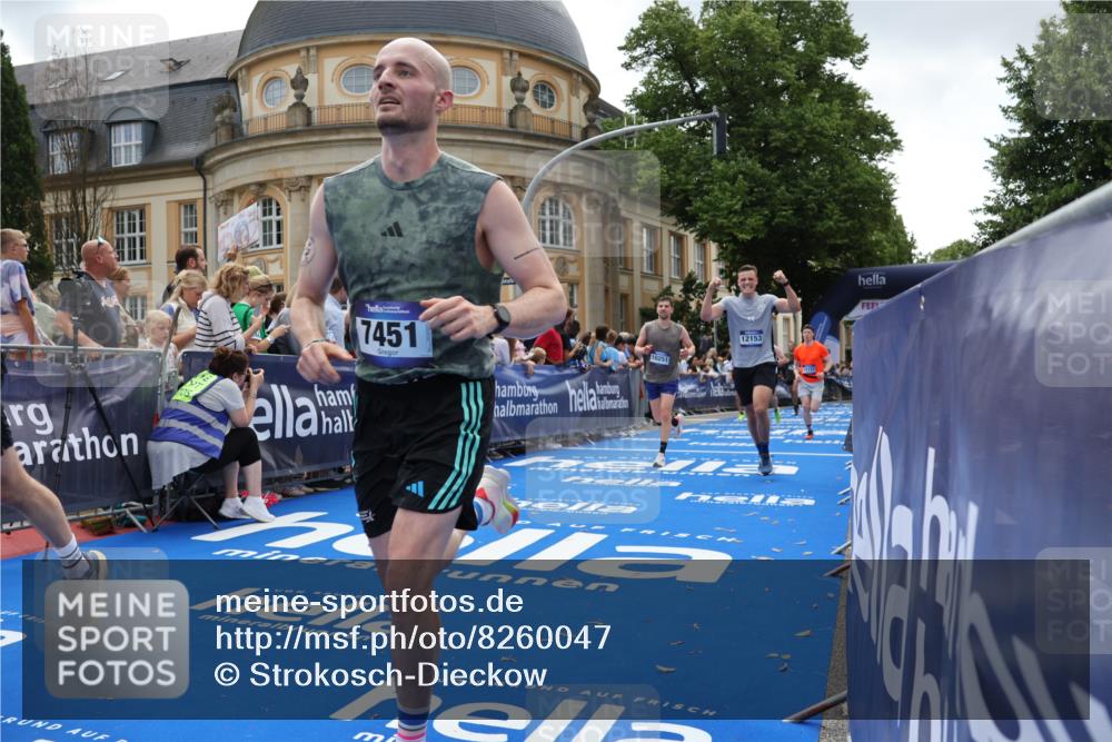29.06.2025 - hella hamburg halbmarathon Strokosch-Dieckow http://msf.ph/oto/8260047 29.06.2025 10:43:10 Ziel 1675, 4229, 6721, 7026, 7093, 7451, 9833, 10099, 10251, 11177, 12153, 12657, 12723, 12776, 12839, 15255, 15706, 16314, 16997, 17177, 18304, 19038 meine-sportfotos.de