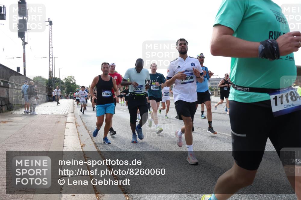29.06.2025 - hella hamburg halbmarathon Lena Gebhardt http://msf.ph/oto/8260060 29.06.2025 09:57:02 Lombardsbrücke 1327, 1381, 1442, 1460, 1496, 1537, 1657, 1783, 1833, 2013, 2025, 2058, 2074, 2111, 2208, 2340, 2378, 2396, 2595, 2814, 2839, 2869, 2878, 3093, 3310, 3575, 3652, 3791, 4065, 4377, 4404, 4635, 4726, 4770, 4897, 5008, 5013, 5021, 5169, 5194, 5319, 5744, 5839, 6033, 6286, 6377, 6561, 6562, 6631, 6720, 7176, 7177, 7259, 7475, 7918, 8112, 8261, 8313, 8361, 8572, 8587, 8618, 8651, 8661, 8710, 8813, 8863, 8921, 8930, 9060, 9082, 9316, 9497, 9597, 9638 meine-sportfotos.de