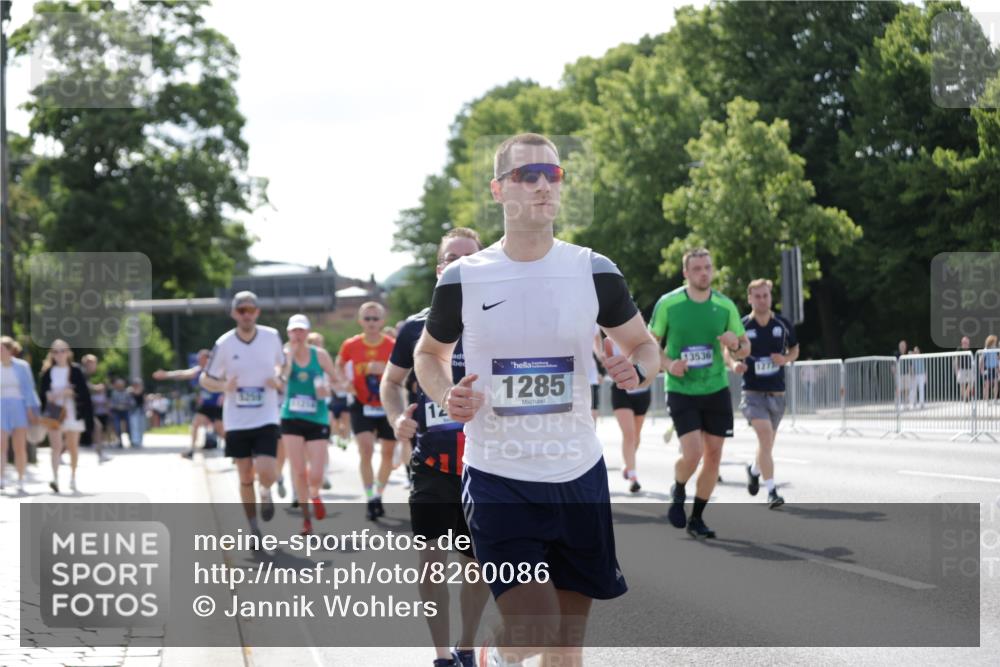29.06.2025 - hella hamburg halbmarathon Jannik Wohlers http://msf.ph/oto/8260086 29.06.2025 09:58:05 Lombardsbrücke 1285, 1815, 2029, 2034, 2518, 2656, 3041, 3097, 3819, 3859, 4152, 4903, 5259, 5378, 5721, 5894, 6272, 6433, 6592, 6759, 6877, 6897, 7856, 8154, 8311, 8393, 8590, 8825, 9012, 9057, 9562, 9656, 10084, 11214, 11638, 11870, 12483, 12632, 12633, 12735, 12761, 13470, 13536, 14266, 14323, 14365, 14626, 14678, 14805, 14845, 15389, 15523, 15914, 16176, 16213, 16409, 16653, 16830, 16879, 16924, 17346, 17348, 18551, 18799, 18867, 19244 meine-sportfotos.de