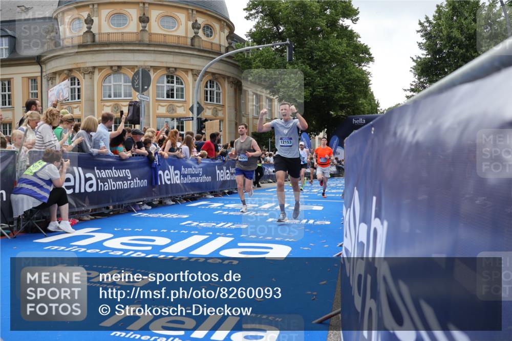 29.06.2025 - hella hamburg halbmarathon Strokosch-Dieckow http://msf.ph/oto/8260093 29.06.2025 10:43:11 Ziel 1675, 3109, 3124, 4229, 6721, 7026, 7093, 7451, 9833, 10099, 10251, 11177, 12153, 12776, 12839, 15255, 15706, 16314, 16997, 17177, 18304 meine-sportfotos.de