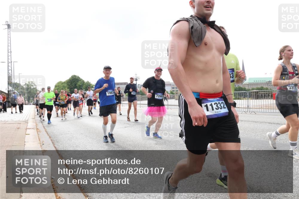 29.06.2025 - hella hamburg halbmarathon Lena Gebhardt http://msf.ph/oto/8260107 29.06.2025 10:45:58 Lombardsbrücke 1004, 1033, 1060, 1085, 1100, 1104, 1421, 1426, 1532, 1555, 1854, 1867, 1868, 1983, 2008, 2398, 2423, 2522, 2550, 2657, 2664, 2773, 2813, 2917, 2951, 2954, 2965, 2973, 3410, 4104, 4223, 4224, 4317, 4388, 4572, 5044, 5635, 5697, 5703, 5769, 5770, 5892, 6133, 6333, 6392, 6623, 7268, 7356, 7605, 7894, 7983, 8745, 9120, 9121, 9129, 9426, 9445, 10030, 10327, 10329, 10367, 10511, 11358, 11361, 11876, 11910, 12507 meine-sportfotos.de