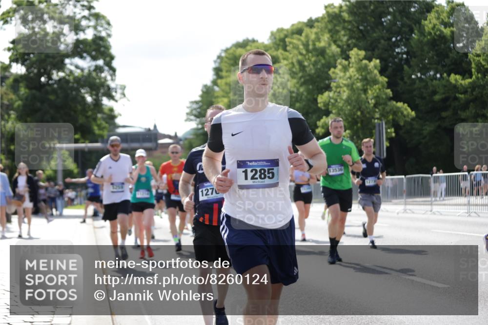 29.06.2025 - hella hamburg halbmarathon Jannik Wohlers http://msf.ph/oto/8260124 29.06.2025 09:58:05 Lombardsbrücke 1285, 1815, 2029, 2034, 2518, 2656, 3041, 3097, 3819, 3859, 4152, 4903, 5259, 5378, 5721, 5894, 6272, 6433, 6592, 6759, 6877, 6897, 7856, 8154, 8311, 8393, 8590, 8825, 9012, 9057, 9562, 9656, 10084, 11214, 11638, 11870, 12483, 12632, 12633, 12735, 12761, 13470, 13536, 14266, 14323, 14365, 14626, 14678, 14805, 14845, 15389, 15523, 15914, 16176, 16213, 16409, 16653, 16830, 16879, 16924, 17346, 17348, 18551, 18799, 18867, 19244 meine-sportfotos.de