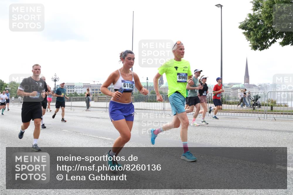 29.06.2025 - hella hamburg halbmarathon Lena Gebhardt http://msf.ph/oto/8260136 29.06.2025 10:34:27 Lombardsbrücke 1025, 1672, 1705, 1787, 2023, 2265, 2412, 2464, 2496, 2510, 2511, 2526, 2801, 2933, 3145, 3420, 3829, 3848, 4540, 4807, 4824, 4826, 5453, 5584, 5609, 6034, 6105, 6171, 6329, 6571, 6574, 6843, 7324, 7329, 7386, 7644, 7733, 8277, 8349, 8705, 8965, 9164, 9379, 9448, 9514, 10335, 10360, 10564, 10674, 11245, 11872, 12164, 13957, 15477, 16238, 16311, 16390, 16682, 16919, 17230, 18158, 18941 meine-sportfotos.de