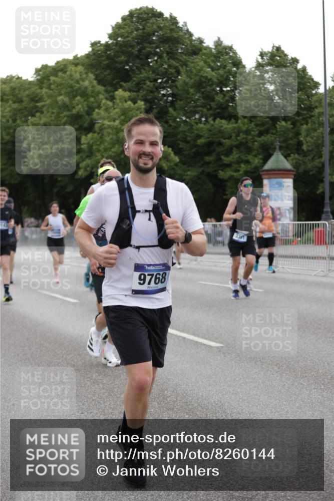 29.06.2025 - hella hamburg halbmarathon Jannik Wohlers http://msf.ph/oto/8260144 29.06.2025 10:32:34 Lombardsbrücke 1078, 1237, 1324, 1732, 2276, 2959, 3391, 3422, 3708, 3753, 3871, 4030, 4096, 4555, 4650, 5110, 5581, 6040, 6861, 7982, 8170, 8839, 9034, 9143, 9471, 9542, 9768, 11260, 11756, 12423, 12424, 12508, 12907, 13789, 14305, 14347, 14743, 15951, 15957, 16502, 16702, 17102, 17157, 17317, 17417, 17508, 17664, 18191, 18409, 18502, 19156, 19213 meine-sportfotos.de