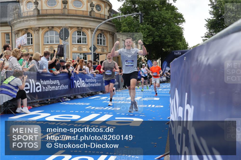 29.06.2025 - hella hamburg halbmarathon Strokosch-Dieckow http://msf.ph/oto/8260149 29.06.2025 10:43:11 Ziel 1675, 3109, 3124, 4229, 6721, 7026, 7093, 7451, 9833, 10099, 10251, 11177, 12153, 12776, 12839, 15255, 15706, 16314, 16997, 17177, 18304 meine-sportfotos.de