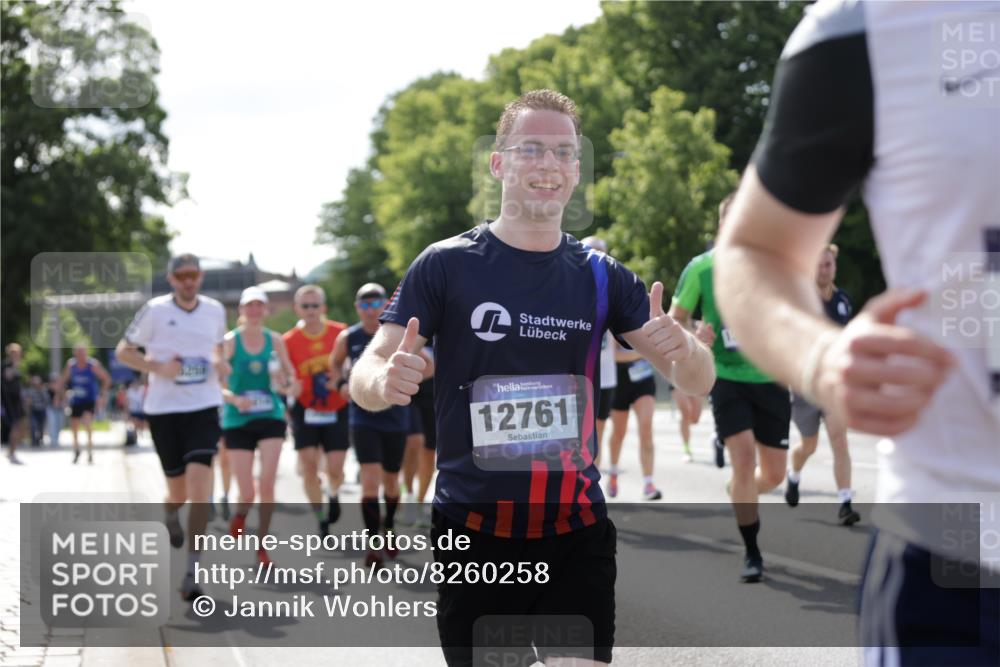 29.06.2025 - hella hamburg halbmarathon Jannik Wohlers http://msf.ph/oto/8260258 29.06.2025 09:58:06 Lombardsbrücke 1285, 1815, 2029, 2034, 2518, 2656, 3041, 3097, 3819, 3859, 4152, 4167, 5259, 5378, 5721, 5894, 6272, 6433, 6592, 6759, 6877, 6897, 7716, 7856, 8154, 8311, 8393, 8590, 8825, 9012, 9057, 9562, 9656, 10084, 11214, 11638, 11870, 12483, 12632, 12633, 12735, 12761, 13470, 13536, 14266, 14323, 14365, 14626, 14678, 14805, 14845, 15389, 15523, 15914, 16176, 16213, 16409, 16653, 16830, 16879, 16924, 17346, 17348, 18551, 18799, 18867, 19244 meine-sportfotos.de