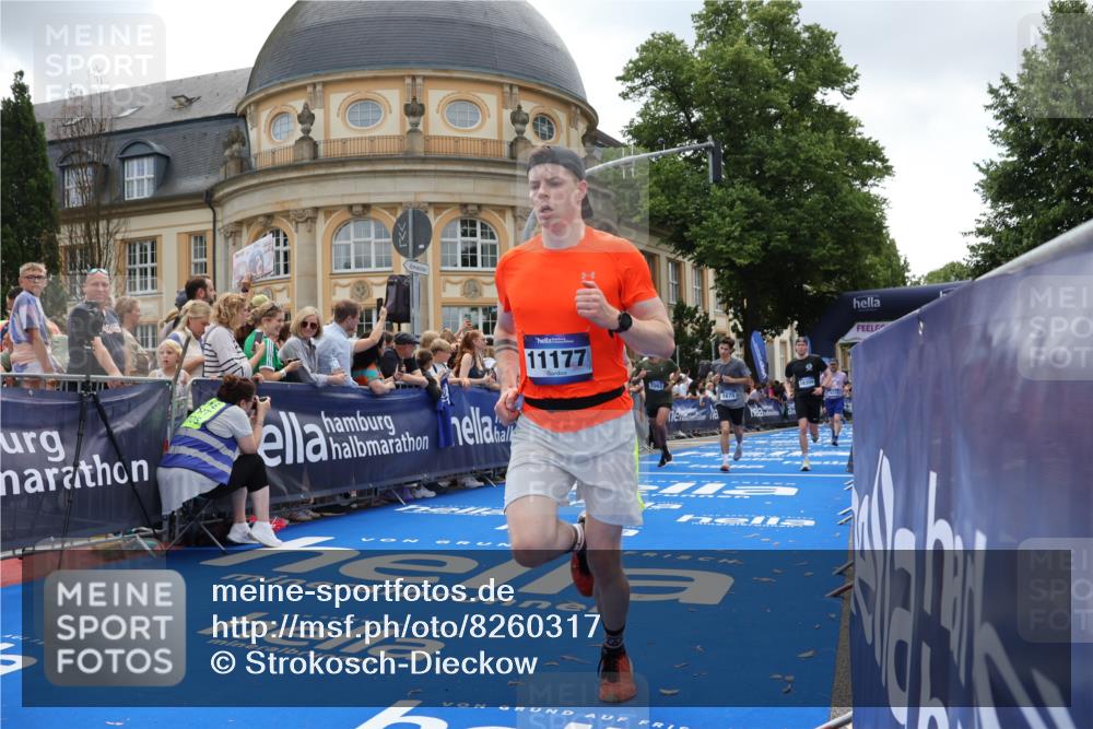 29.06.2025 - hella hamburg halbmarathon Strokosch-Dieckow http://msf.ph/oto/8260317 29.06.2025 10:43:13 Ziel 1675, 3109, 3124, 3146, 7026, 7093, 7451, 10099, 10251, 11177, 12153, 15255, 15706, 15921, 16314, 16997, 18274, 18304 meine-sportfotos.de