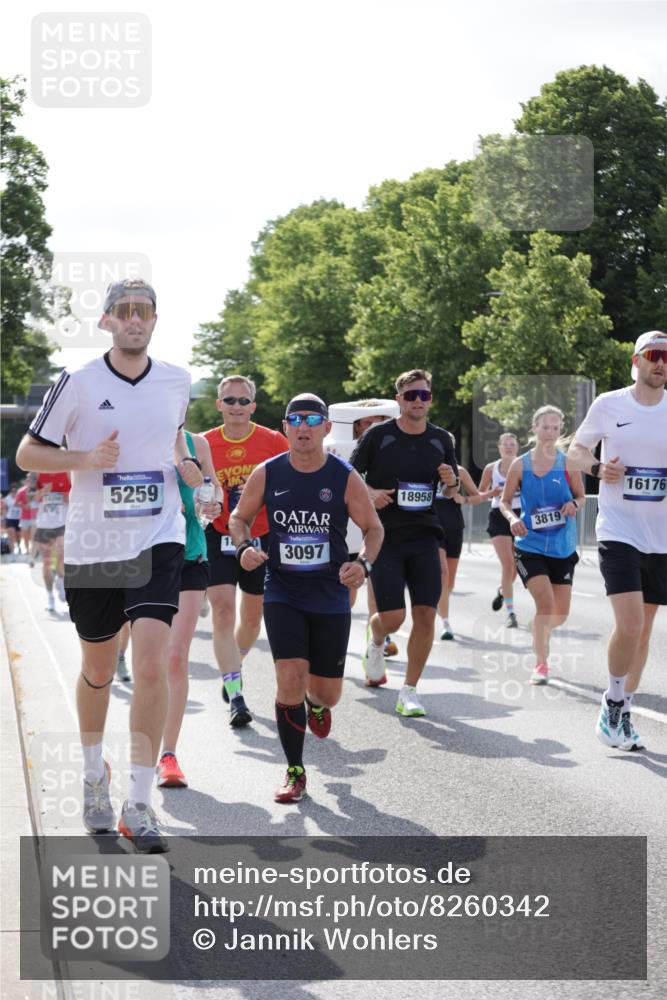 29.06.2025 - hella hamburg halbmarathon Jannik Wohlers http://msf.ph/oto/8260342 29.06.2025 09:58:08 Lombardsbrücke 1285, 1727, 2029, 2518, 2656, 3041, 3097, 3819, 3859, 4120, 4152, 4167, 5259, 5378, 5721, 5894, 6272, 6433, 6592, 6759, 6877, 7716, 8154, 8311, 8393, 8825, 10084, 11214, 11638, 11870, 12362, 12483, 12526, 12632, 12633, 12735, 12761, 13465, 13470, 13536, 14266, 14323, 14365, 14626, 14678, 14805, 14845, 15389, 15523, 15854, 15914, 16176, 16213, 16409, 16653, 16830, 16879, 16924, 17346, 17348, 18551, 18799, 18867, 19244 meine-sportfotos.de
