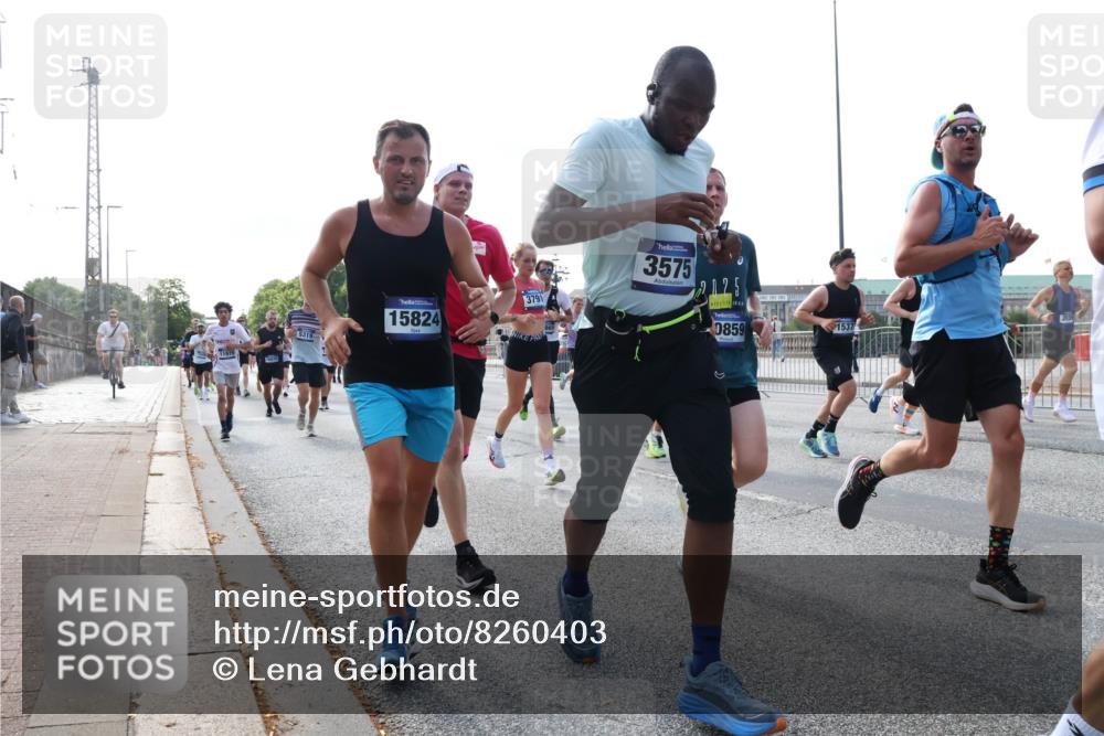 29.06.2025 - hella hamburg halbmarathon Lena Gebhardt http://msf.ph/oto/8260403 29.06.2025 09:57:03 Lombardsbrücke 1327, 1381, 1442, 1460, 1496, 1537, 1657, 1783, 1833, 2013, 2025, 2058, 2074, 2111, 2119, 2208, 2340, 2378, 2396, 2595, 2814, 2839, 2869, 2878, 3093, 3310, 3575, 3652, 3791, 4065, 4377, 4404, 4635, 4726, 4770, 4897, 5008, 5013, 5021, 5169, 5194, 5319, 5744, 5839, 6033, 6286, 6377, 6561, 6562, 6631, 6720, 6762, 7176, 7177, 7259, 7475, 7918, 8112, 8261, 8313, 8361, 8572, 8587, 8618, 8651, 8661, 8710, 8813, 8863, 8921, 8930, 9060, 9082, 9316, 9497, 9597, 9638 meine-sportfotos.de