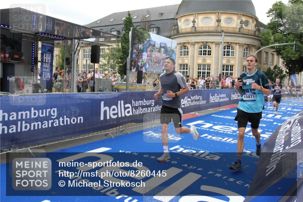29.06.2025 - hella hamburg halbmarathon Michael Strokosch http://msf.ph/oto/8260445 29.06.2025 10:51:33 Ziel 1335, 2946, 5820, 7943, 9656, 10691, 11422, 13403, 13792, 15871, 15950, 17131 meine-sportfotos.de