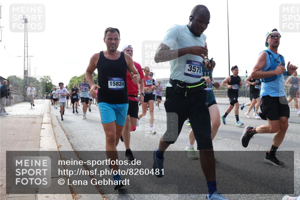 29.06.2025 - hella hamburg halbmarathon Lena Gebhardt http://msf.ph/oto/8260481 29.06.2025 09:57:03 Lombardsbrücke 1327, 1381, 1442, 1460, 1496, 1537, 1657, 1783, 1833, 2013, 2025, 2058, 2074, 2111, 2119, 2208, 2340, 2378, 2396, 2595, 2814, 2839, 2869, 2878, 3093, 3310, 3575, 3652, 3791, 4065, 4377, 4404, 4635, 4726, 4770, 4897, 5008, 5013, 5021, 5169, 5194, 5319, 5744, 5839, 6033, 6286, 6377, 6561, 6562, 6631, 6720, 6762, 7176, 7177, 7259, 7475, 7918, 8112, 8261, 8313, 8361, 8572, 8587, 8618, 8651, 8661, 8710, 8813, 8863, 8921, 8930, 9060, 9082, 9316, 9497, 9597, 9638 meine-sportfotos.de