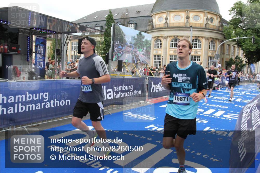 29.06.2025 - hella hamburg halbmarathon Michael Strokosch http://msf.ph/oto/8260500 29.06.2025 10:51:33 Ziel 1335, 2946, 5820, 7943, 9656, 10691, 11422, 13403, 13792, 15871, 15950, 17131 meine-sportfotos.de