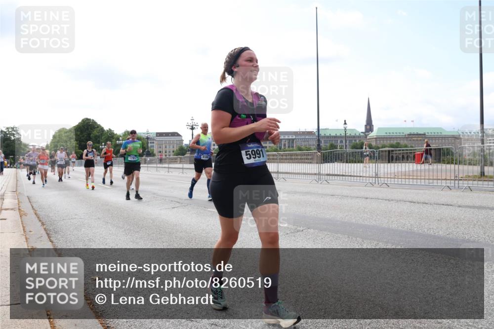 29.06.2025 - hella hamburg halbmarathon Lena Gebhardt http://msf.ph/oto/8260519 29.06.2025 10:10:56 Lombardsbrücke 1166, 1186, 1781, 2868, 4287, 4389, 5254, 5653, 5990, 5991, 7250, 7271, 7370, 7685, 8561, 9169, 9681, 9829, 10196, 11355, 11887, 11904, 11905, 12008, 12426, 12556, 12571, 12629, 12790, 12836, 13588, 13594, 13825, 13901, 14022, 14270, 14679, 15009, 15214, 15252, 16166, 16344, 16808, 17142, 17500, 17532, 18949, 19241 meine-sportfotos.de