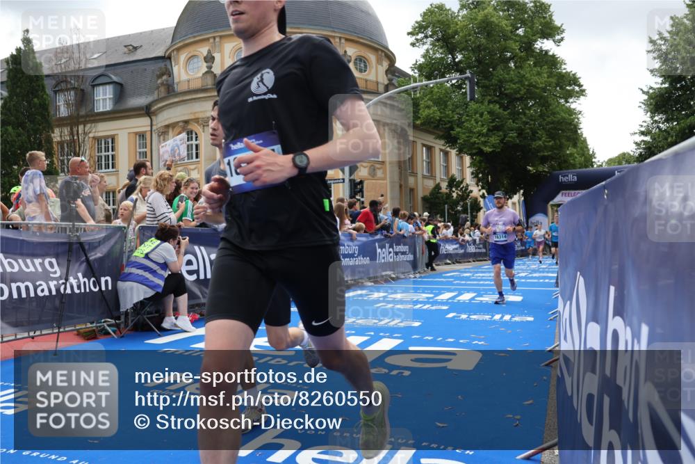 29.06.2025 - hella hamburg halbmarathon Strokosch-Dieckow http://msf.ph/oto/8260550 29.06.2025 10:43:16 Ziel 1675, 2653, 3109, 3124, 3146, 7026, 7093, 10099, 10251, 11177, 13348, 15706, 15921, 16314, 16720, 16997, 18274, 18304, 18987, 19009 meine-sportfotos.de