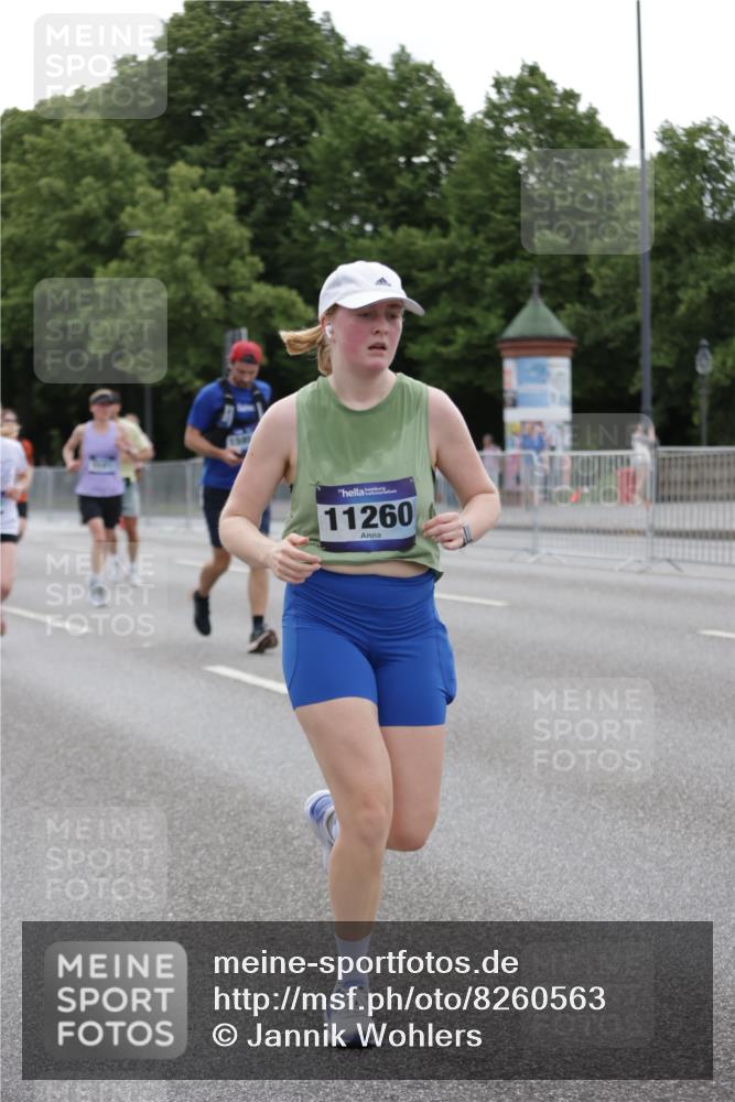 29.06.2025 - hella hamburg halbmarathon Jannik Wohlers http://msf.ph/oto/8260563 29.06.2025 10:32:39 Lombardsbrücke 1078, 1324, 1732, 2038, 2054, 2276, 2959, 3391, 3708, 3871, 4030, 4096, 4555, 4650, 5110, 5180, 5581, 5917, 6040, 6861, 7982, 8170, 8595, 8839, 9034, 9143, 9289, 9471, 9542, 9768, 11229, 11260, 11713, 11756, 12039, 12423, 12424, 12812, 12813, 12907, 13789, 14085, 14305, 14347, 14743, 15815, 15885, 15951, 15957, 16246, 16391, 16702, 17157, 17317, 17417, 17664, 18191, 18409, 18502, 18742, 18743, 18951, 19213 meine-sportfotos.de