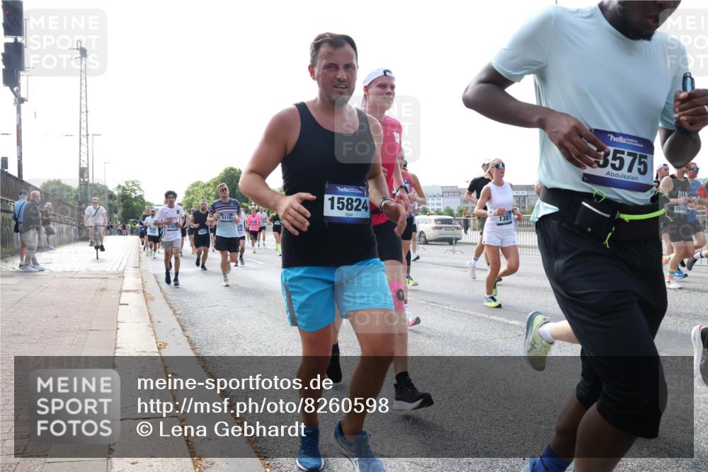 29.06.2025 - hella hamburg halbmarathon Lena Gebhardt http://msf.ph/oto/8260598 29.06.2025 09:57:03 Lombardsbrücke 1327, 1381, 1442, 1460, 1496, 1537, 1657, 1783, 1833, 2013, 2025, 2058, 2074, 2111, 2119, 2208, 2340, 2378, 2396, 2595, 2814, 2839, 2869, 2878, 3093, 3310, 3575, 3652, 3791, 4065, 4377, 4404, 4635, 4726, 4770, 4897, 5008, 5013, 5021, 5169, 5194, 5319, 5744, 5839, 6033, 6286, 6377, 6561, 6562, 6631, 6720, 6762, 7176, 7177, 7259, 7475, 7918, 8112, 8261, 8313, 8361, 8572, 8587, 8618, 8651, 8661, 8710, 8813, 8863, 8921, 8930, 9060, 9082, 9316, 9497, 9597, 9638 meine-sportfotos.de