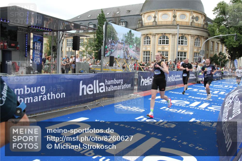 29.06.2025 - hella hamburg halbmarathon Michael Strokosch http://msf.ph/oto/8260627 29.06.2025 10:51:34 Ziel 1335, 5820, 7943, 10691, 11422, 13403, 13792, 15871, 17131 meine-sportfotos.de