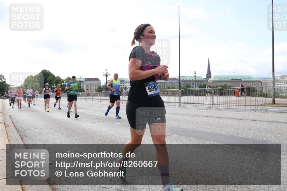 29.06.2025 - hella hamburg halbmarathon Lena Gebhardt http://msf.ph/oto/8260667 29.06.2025 10:10:57 Lombardsbrücke 1166, 1186, 1781, 2868, 4287, 4389, 5254, 5653, 5990, 5991, 7250, 7271, 7370, 7685, 8561, 9169, 9681, 9829, 10196, 11355, 11887, 11904, 11905, 12008, 12426, 12556, 12571, 12629, 12790, 12836, 13588, 13594, 13825, 13901, 14022, 14270, 14679, 15009, 15214, 15252, 16166, 16344, 16808, 17142, 17500, 17532, 18949, 19241 meine-sportfotos.de