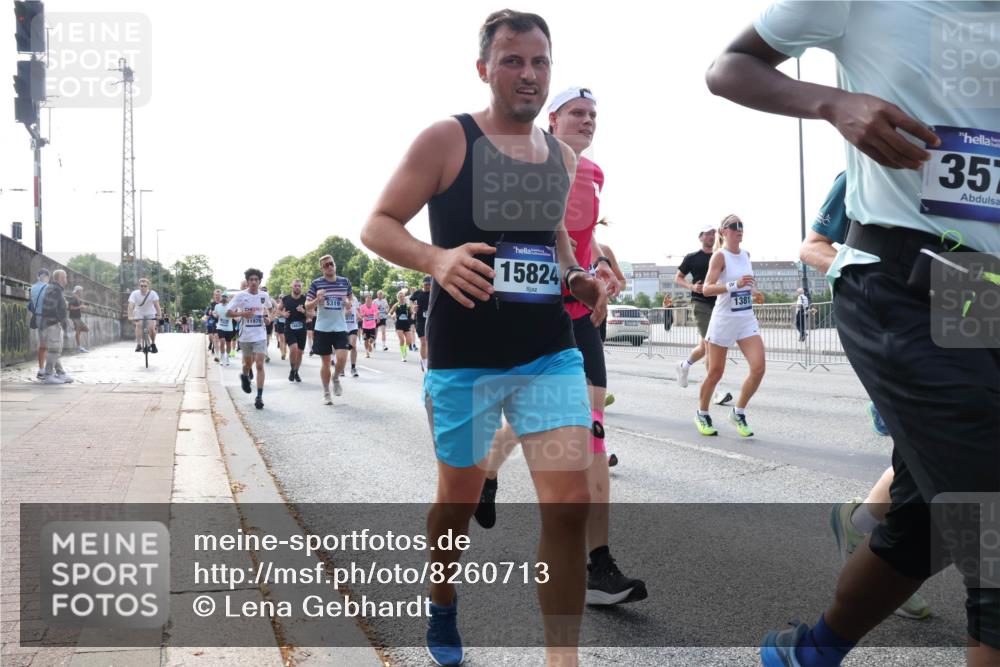 29.06.2025 - hella hamburg halbmarathon Lena Gebhardt http://msf.ph/oto/8260713 29.06.2025 09:57:03 Lombardsbrücke 1327, 1381, 1442, 1460, 1496, 1537, 1657, 1783, 1833, 2013, 2025, 2058, 2074, 2111, 2119, 2208, 2340, 2378, 2396, 2595, 2814, 2839, 2869, 2878, 3093, 3310, 3575, 3652, 3791, 4065, 4377, 4404, 4635, 4726, 4770, 4897, 5008, 5013, 5021, 5169, 5194, 5319, 5744, 5839, 6033, 6286, 6377, 6561, 6562, 6631, 6720, 6762, 7176, 7177, 7259, 7475, 7918, 8112, 8261, 8313, 8361, 8572, 8587, 8618, 8651, 8661, 8710, 8813, 8863, 8921, 8930, 9060, 9082, 9316, 9497, 9597, 9638 meine-sportfotos.de