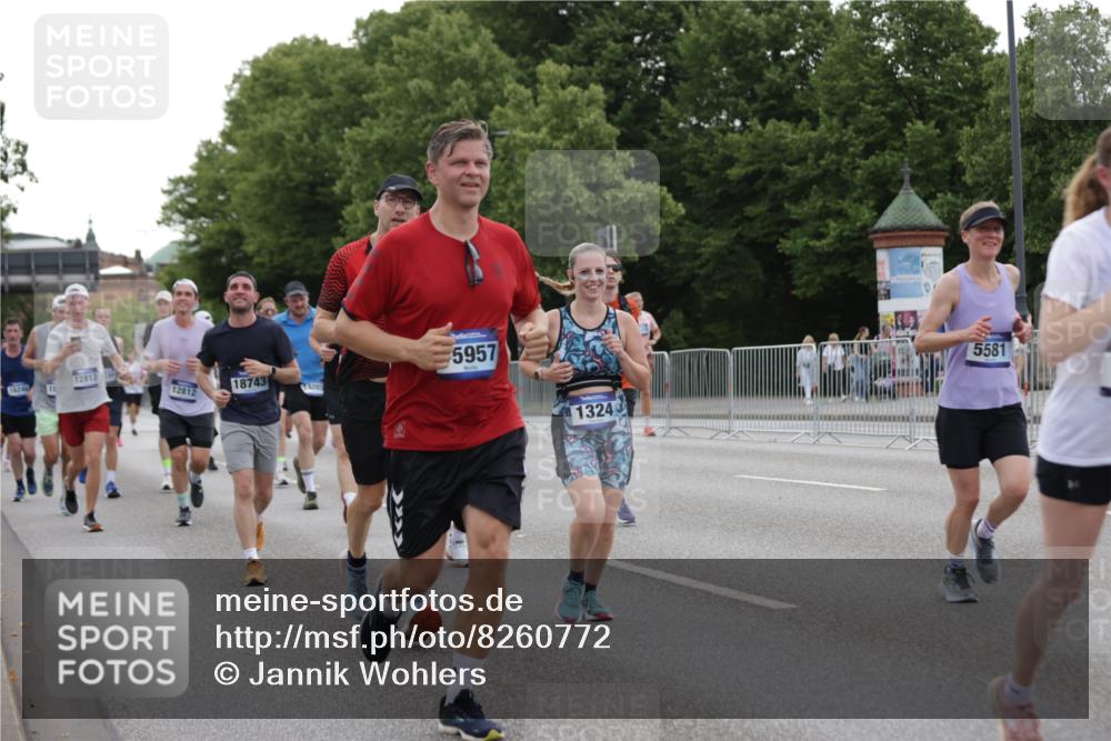 29.06.2025 - hella hamburg halbmarathon Jannik Wohlers http://msf.ph/oto/8260772 29.06.2025 10:32:42 Lombardsbrücke 1078, 1324, 1732, 1764, 2038, 2054, 2085, 2959, 3391, 3708, 3871, 4030, 4096, 4555, 4650, 5110, 5180, 5581, 5917, 6773, 6861, 7982, 8170, 8595, 9143, 9289, 9471, 9542, 9768, 11229, 11260, 11713, 11756, 11826, 12039, 12423, 12424, 12812, 12813, 12907, 13339, 13789, 14085, 14305, 14347, 14743, 15091, 15815, 15885, 15951, 15957, 16246, 16391, 16702, 17157, 17317, 17417, 17664, 18191, 18409, 18742, 18743, 18951, 19213 meine-sportfotos.de