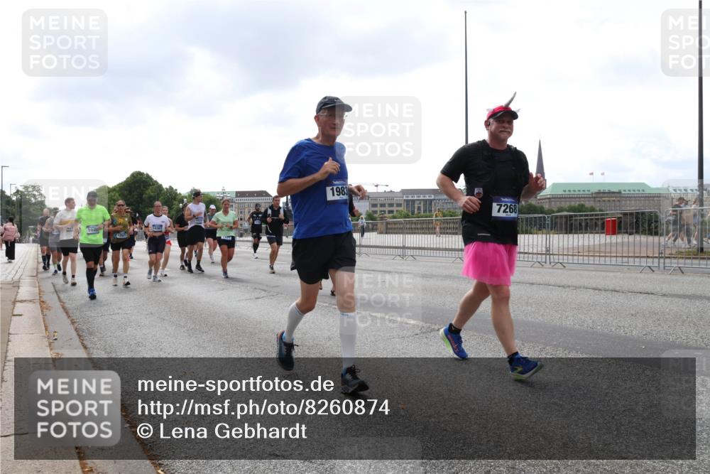 29.06.2025 - hella hamburg halbmarathon Lena Gebhardt http://msf.ph/oto/8260874 29.06.2025 10:45:59 Lombardsbrücke 1004, 1033, 1060, 1085, 1100, 1104, 1421, 1426, 1532, 1555, 1854, 1867, 1868, 1983, 2008, 2398, 2423, 2522, 2550, 2657, 2664, 2773, 2813, 2917, 2951, 2954, 2965, 2973, 3410, 4104, 4119, 4223, 4224, 4317, 4388, 4572, 5044, 5635, 5697, 5703, 5769, 5770, 5854, 5892, 6133, 6333, 6392, 6623, 7268, 7356, 7605, 7894, 7983, 8047, 8745, 9120, 9121, 9129, 9426, 9445, 10327, 10329, 10367, 10511, 11358, 11361, 11876, 11910, 12507 meine-sportfotos.de