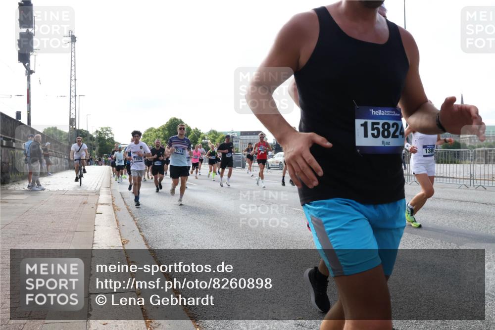 29.06.2025 - hella hamburg halbmarathon Lena Gebhardt http://msf.ph/oto/8260898 29.06.2025 09:57:03 Lombardsbrücke 1327, 1381, 1442, 1460, 1496, 1537, 1657, 1783, 1833, 2013, 2025, 2058, 2074, 2111, 2119, 2208, 2340, 2378, 2396, 2595, 2814, 2839, 2869, 2878, 3093, 3310, 3575, 3652, 3791, 4065, 4377, 4404, 4635, 4726, 4770, 4897, 5008, 5013, 5021, 5169, 5194, 5319, 5744, 5839, 6033, 6286, 6377, 6561, 6562, 6631, 6720, 6762, 7176, 7177, 7259, 7475, 7918, 8112, 8261, 8313, 8361, 8572, 8587, 8618, 8651, 8661, 8710, 8813, 8863, 8921, 8930, 9060, 9082, 9316, 9497, 9597, 9638 meine-sportfotos.de