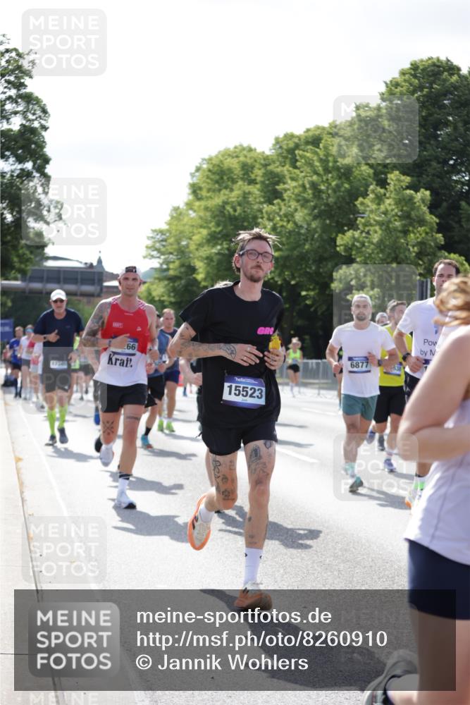 29.06.2025 - hella hamburg halbmarathon Jannik Wohlers http://msf.ph/oto/8260910 29.06.2025 09:58:11 Lombardsbrücke 1285, 1727, 2029, 2518, 2656, 2883, 2907, 3041, 3097, 3819, 3859, 4120, 4152, 4167, 5084, 5259, 5378, 5894, 6433, 6592, 6759, 6877, 7716, 8311, 8393, 8825, 10724, 11214, 11638, 11870, 12362, 12483, 12526, 12632, 12633, 12735, 12761, 13465, 13470, 13536, 13694, 13706, 13880, 14266, 14323, 14368, 14626, 14805, 14845, 15275, 15389, 15506, 15523, 15727, 15854, 15914, 16108, 16176, 16470, 16830, 16879, 16924, 17346, 17348, 18551, 18867, 19244 meine-sportfotos.de