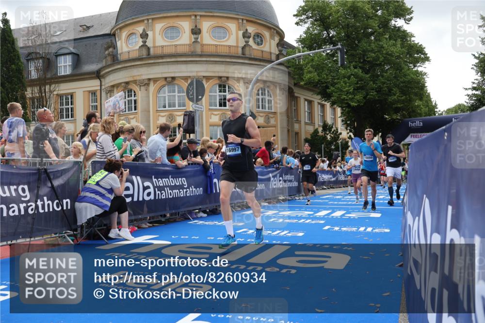 29.06.2025 - hella hamburg halbmarathon Strokosch-Dieckow http://msf.ph/oto/8260934 29.06.2025 10:43:19 Ziel 1675, 2653, 3109, 3124, 3146, 3928, 5506, 8664, 10099, 10237, 13348, 15921, 16314, 16720, 16997, 17391, 18274, 18304, 18942, 18987, 19009, 19051 meine-sportfotos.de