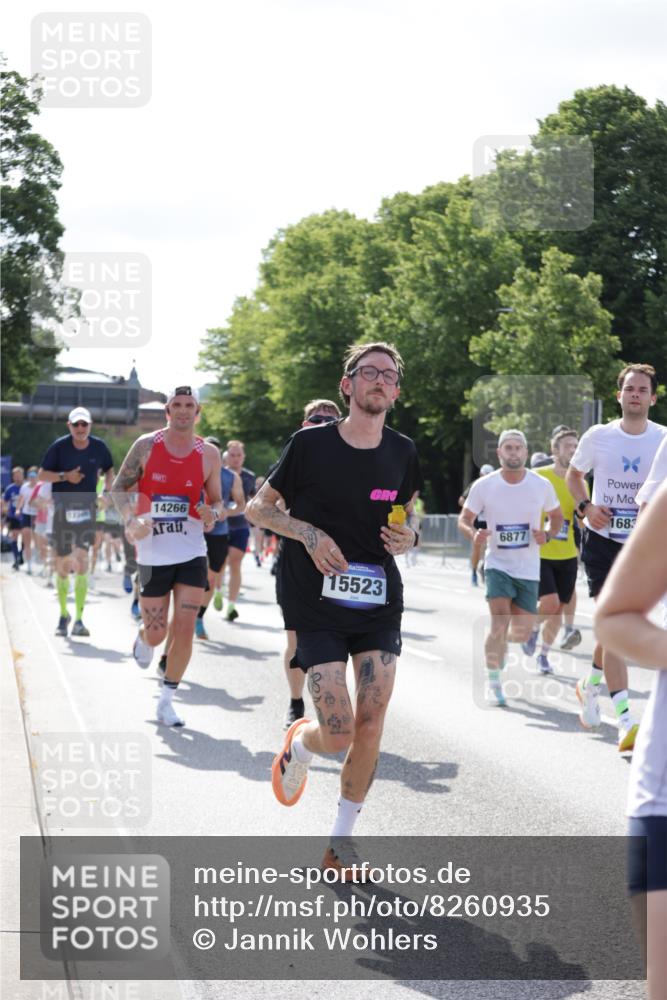 29.06.2025 - hella hamburg halbmarathon Jannik Wohlers http://msf.ph/oto/8260935 29.06.2025 09:58:11 Lombardsbrücke 1285, 1727, 2029, 2518, 2656, 2883, 2907, 3041, 3097, 3819, 3859, 4120, 4152, 4167, 5084, 5259, 5378, 5894, 6433, 6592, 6759, 6877, 7716, 8311, 8393, 8825, 10724, 11214, 11638, 11870, 12362, 12483, 12526, 12632, 12633, 12735, 12761, 13465, 13470, 13536, 13694, 13706, 13880, 14266, 14323, 14368, 14626, 14805, 14845, 15275, 15389, 15506, 15523, 15727, 15854, 15914, 16108, 16176, 16470, 16830, 16879, 16924, 17346, 17348, 18551, 18867, 19244 meine-sportfotos.de
